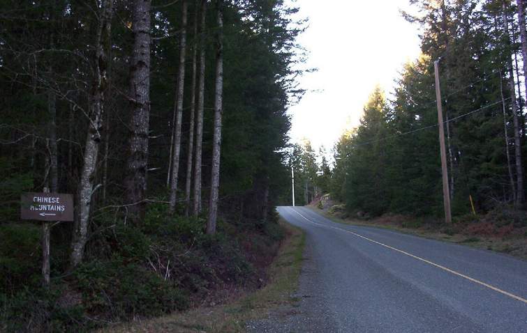 The road north, with a turnoff to Chinese Mountains Trail